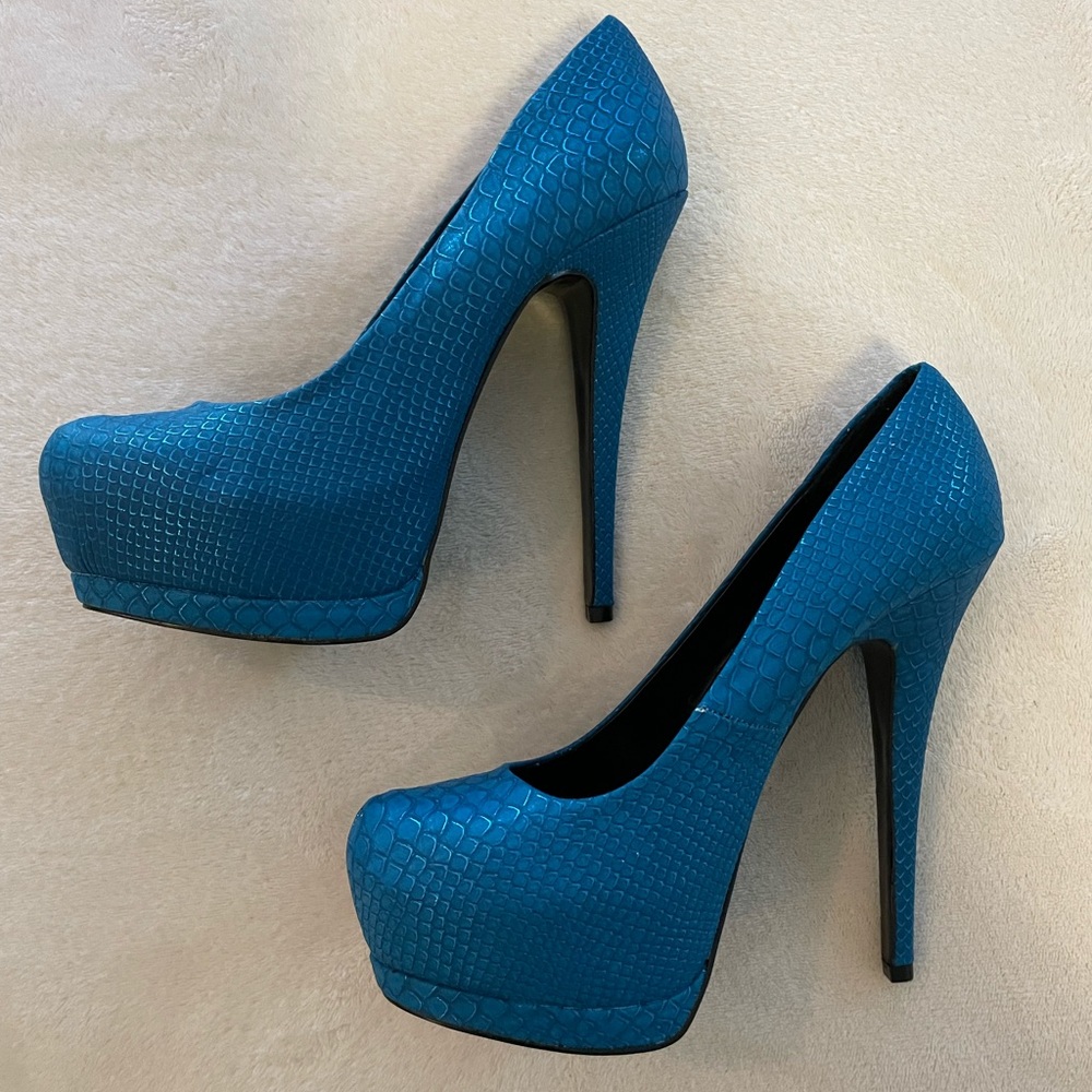 Size 9 Mermaid Platform Heels Closed Toe Pumps